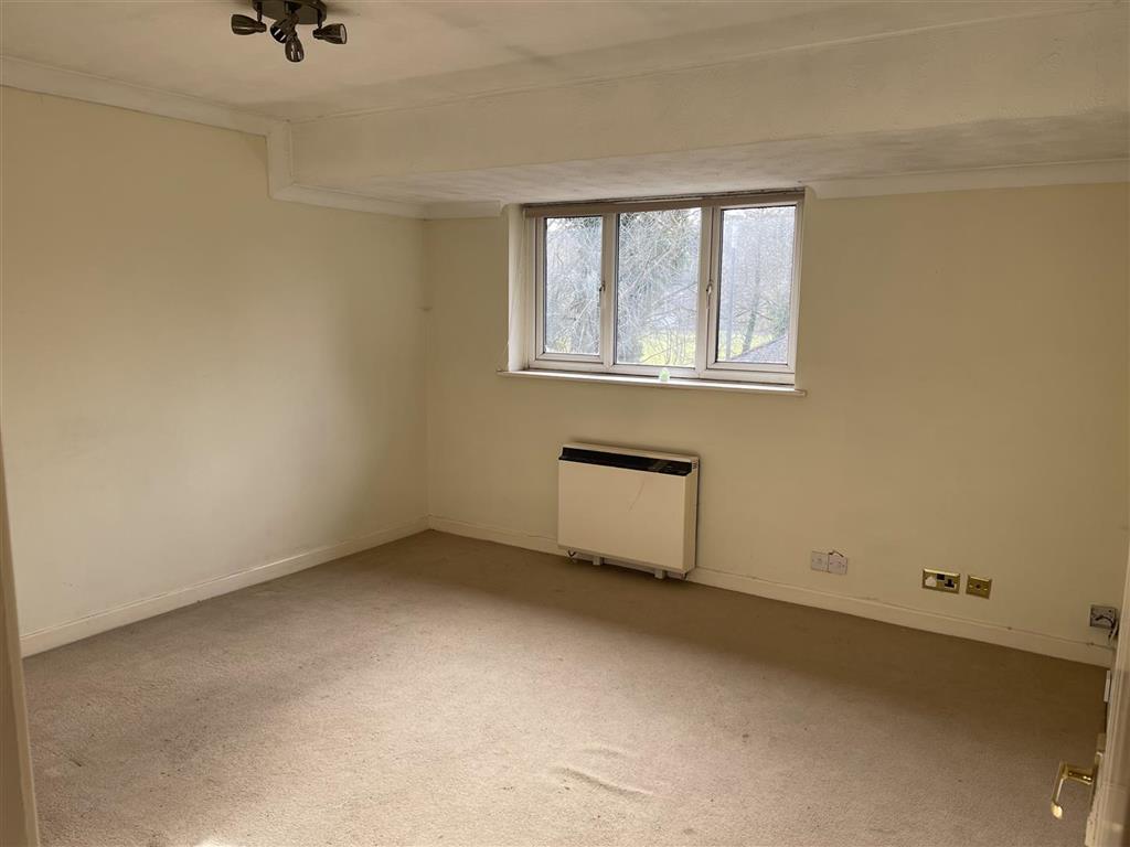 5 Winchester Court, London Road, HIGH WYCOMBE, Buckinghamshire, HP11 1HB