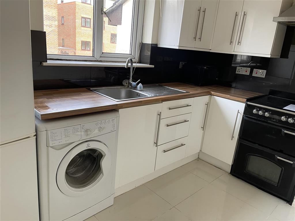5 Winchester Court, London Road, HIGH WYCOMBE, Buckinghamshire, HP11 1HB
