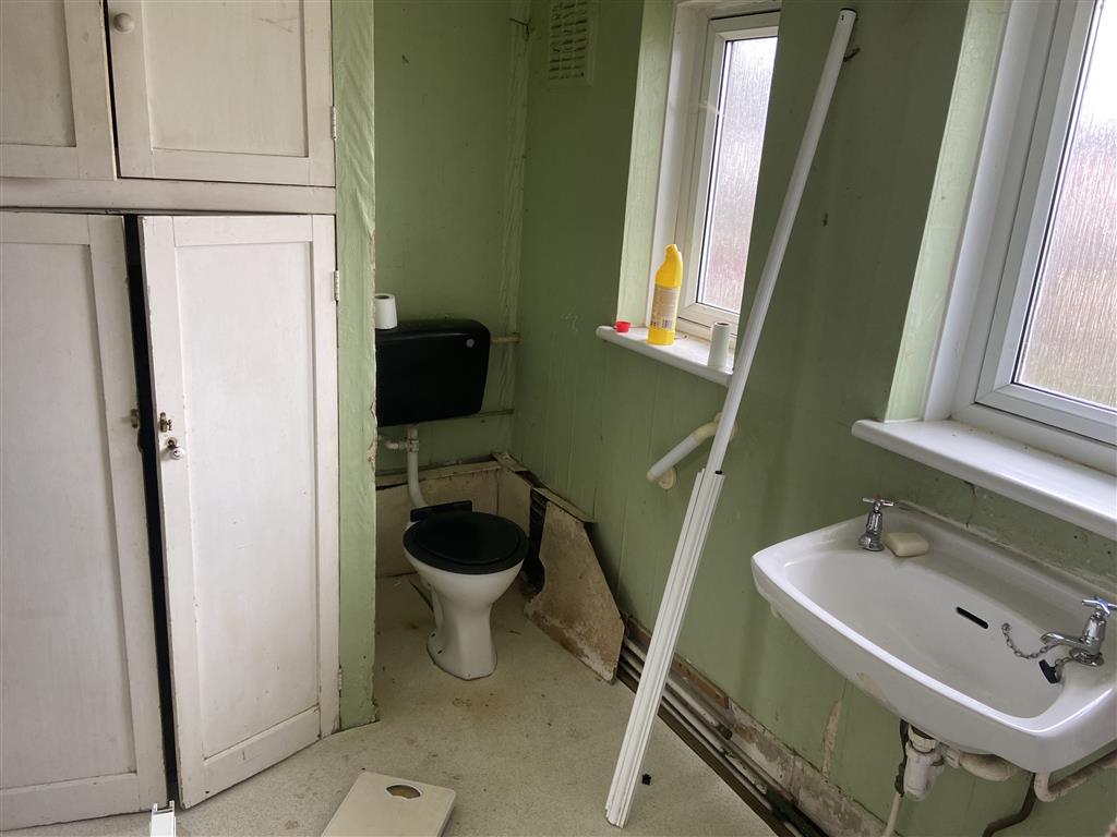 4, Avon Crescent, GLOUCESTER, Gloucestershire, GL3 4LG