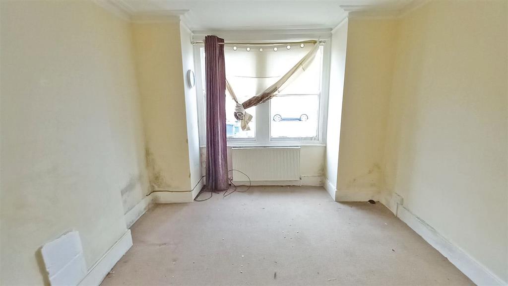 Ground Floor Flat, 30, Graham Road, MITCHAM, Surrey, CR4 2HA