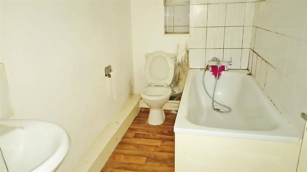 Ground Floor Flat, 30, Graham Road, MITCHAM, Surrey, CR4 2HA