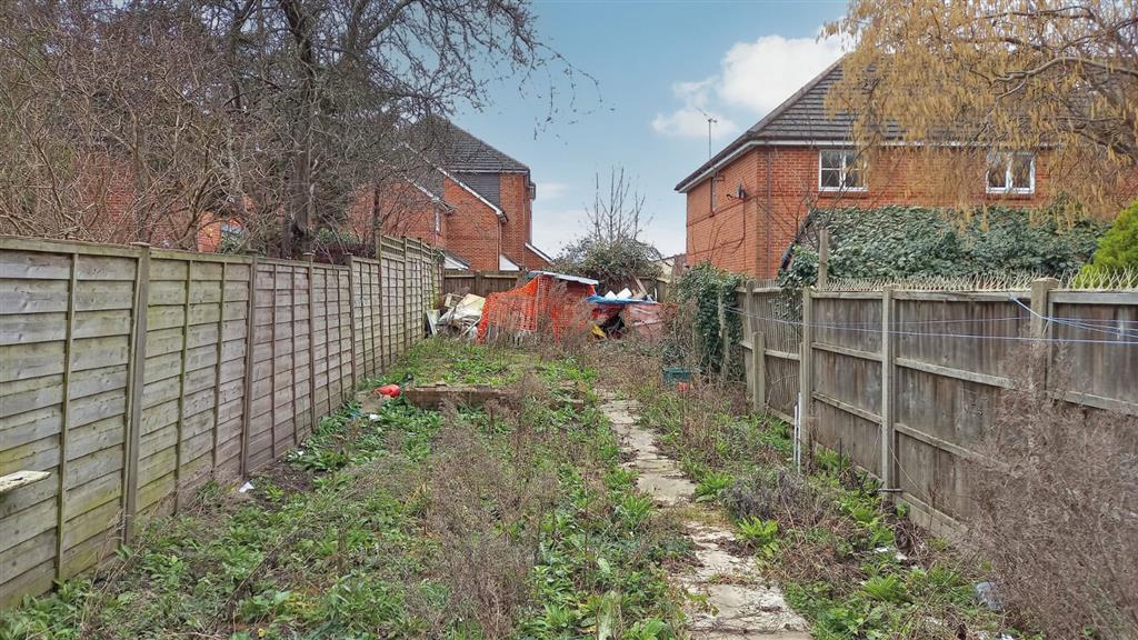 Ground Floor Flat, 30, Graham Road, MITCHAM, Surrey, CR4 2HA