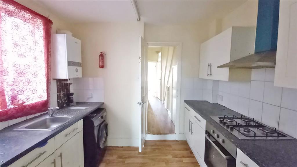 Ground Floor Flat, 30, Graham Road, MITCHAM, Surrey, CR4 2HA