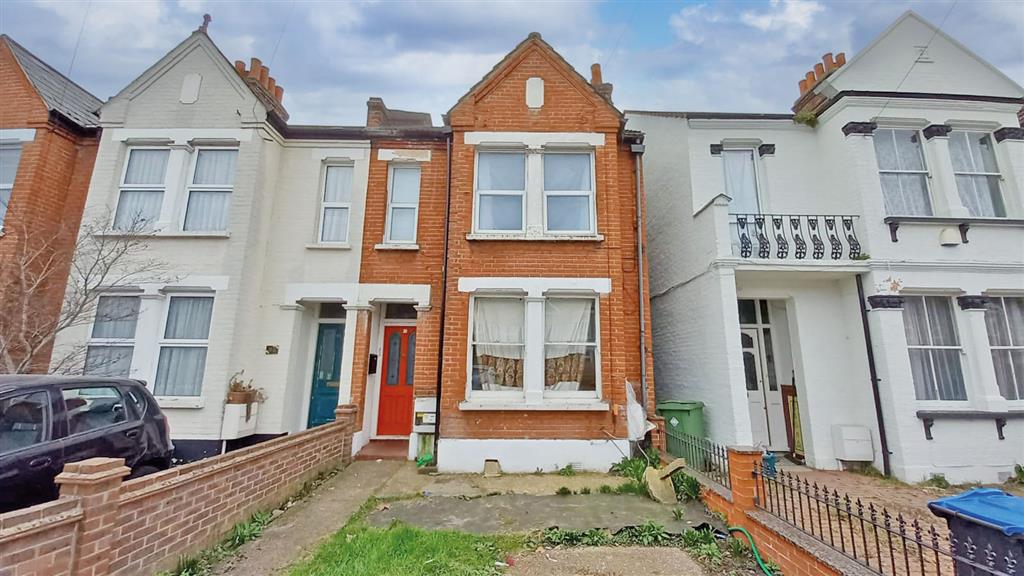 Ground Floor Flat, 30, Graham Road, MITCHAM, Surrey, CR4 2HA