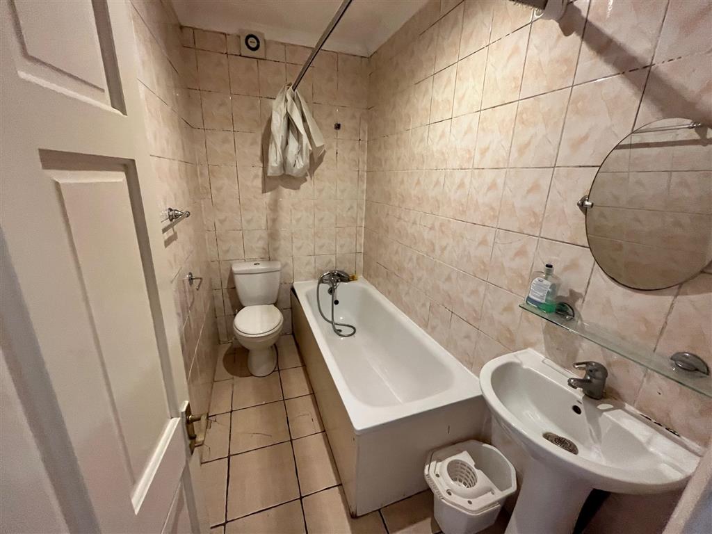 Flat 3, 290, Ewell Road, SURBITON, Surrey, KT6 7AQ