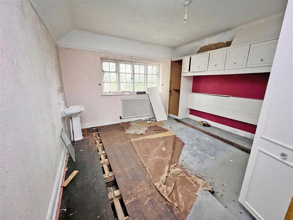 2, Barrowsfield, Sanderstead, SOUTH CROYDON, Surrey, CR2 9BZ