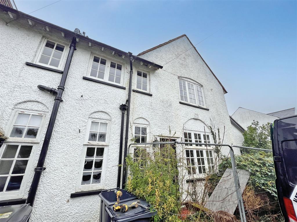 2, Barrowsfield, Sanderstead, SOUTH CROYDON, Surrey, CR2 9BZ