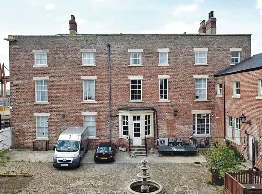 The Lowther Hotel, Aire Street, GOOLE, East Yorkshire, DN14 5QW