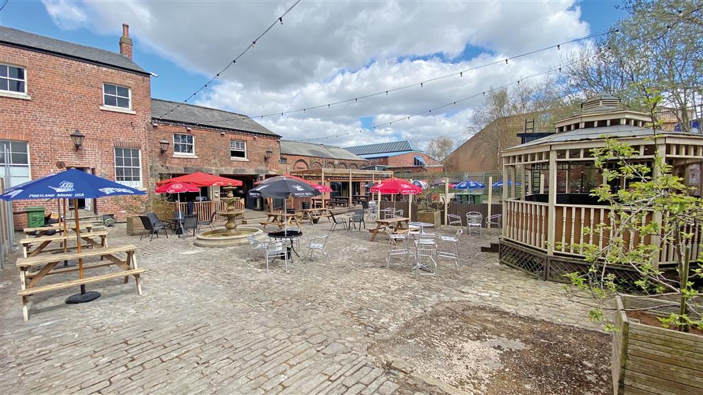 The Lowther Hotel, Aire Street, GOOLE, East Yorkshire, DN14 5QW