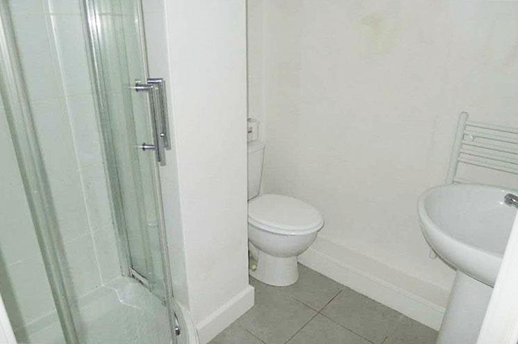 Flat 6, Howgate House, 3, Wellington Road, DEWSBURY, West Yorkshire, WF13 1HF