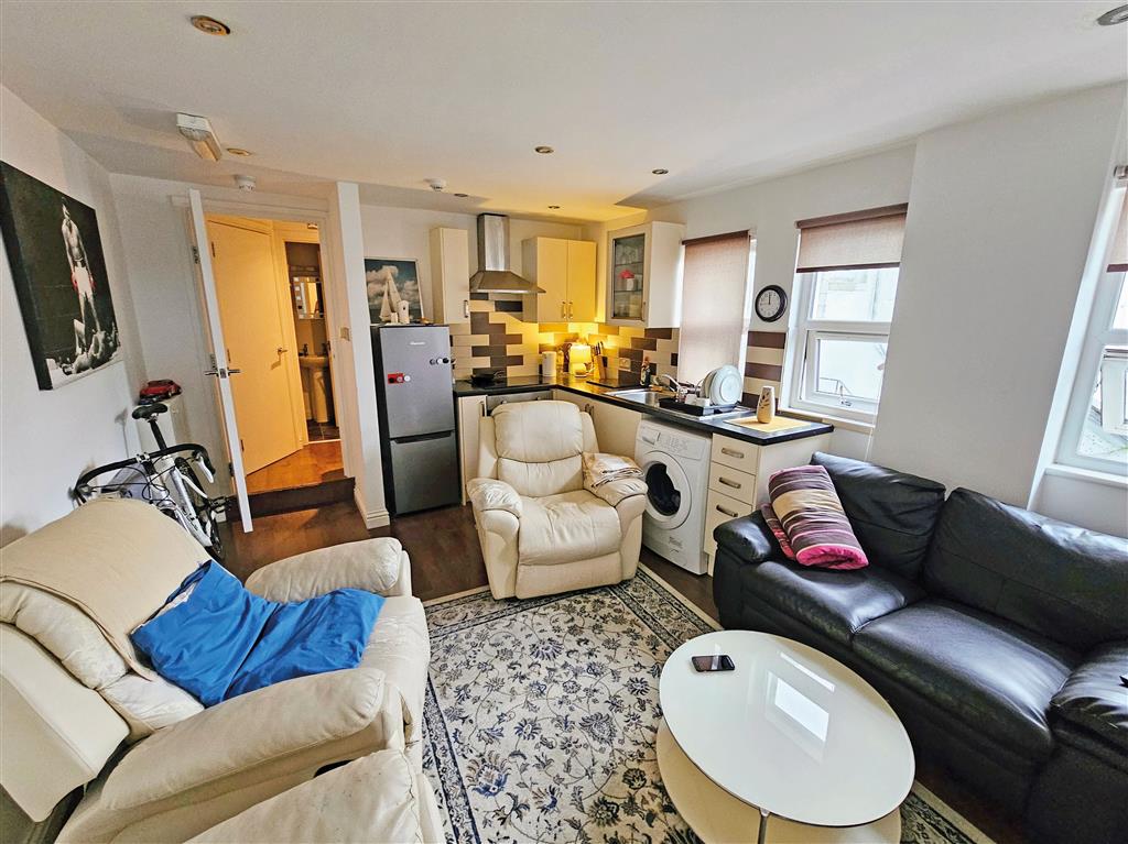 Flat 4, 93, Commercial Road, BOURNEMOUTH, Dorset, BH2 5RT