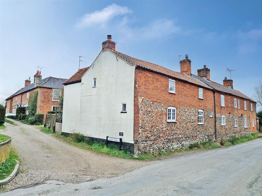 1, Swanns Yard, NORTH WALSHAM, Norfolk, NR28 9RP