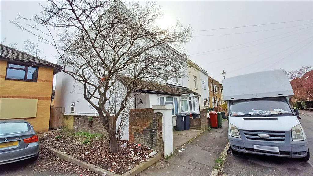 2a, Hencroft Street North, SLOUGH, Berkshire, SL1 1RD
