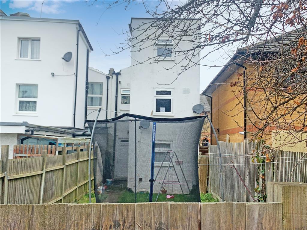 2a, Hencroft Street North, SLOUGH, Berkshire, SL1 1RD