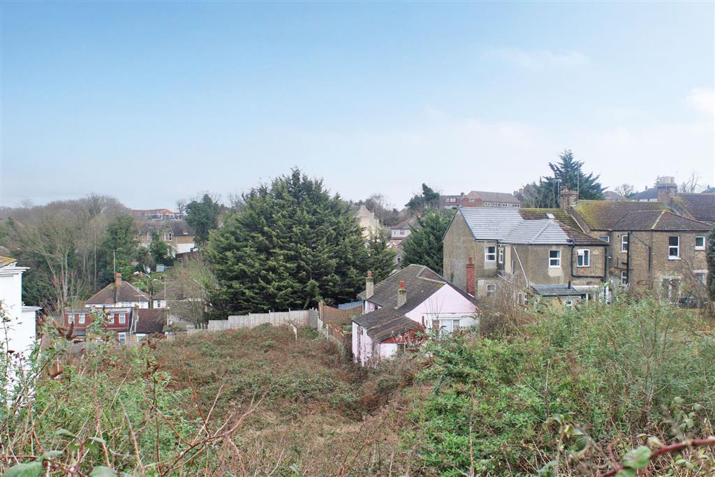 Bungalow & Land, 98, Milton Road, BELVEDERE, Kent, DA17 5BA