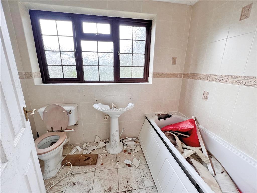 4, Barrowsfield, Sanderstead, SOUTH CROYDON, Surrey, CR2 9BZ
