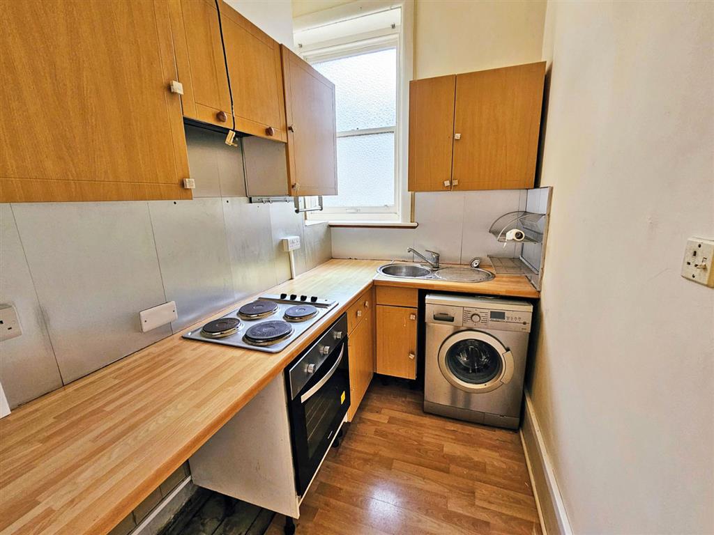 Flat 17, Tollard Court, West Hill Road, BOURNEMOUTH, Dorset, BH2 5EH