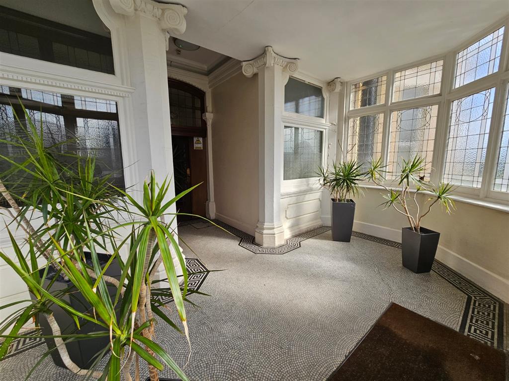 Flat 17, Tollard Court, West Hill Road, BOURNEMOUTH, Dorset, BH2 5EH