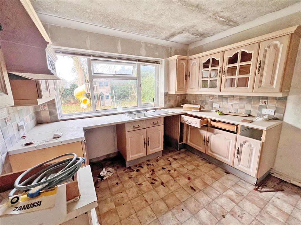 5, Barrowsfield, Sanderstead, SOUTH CROYDON, Surrey, CR2 9BZ