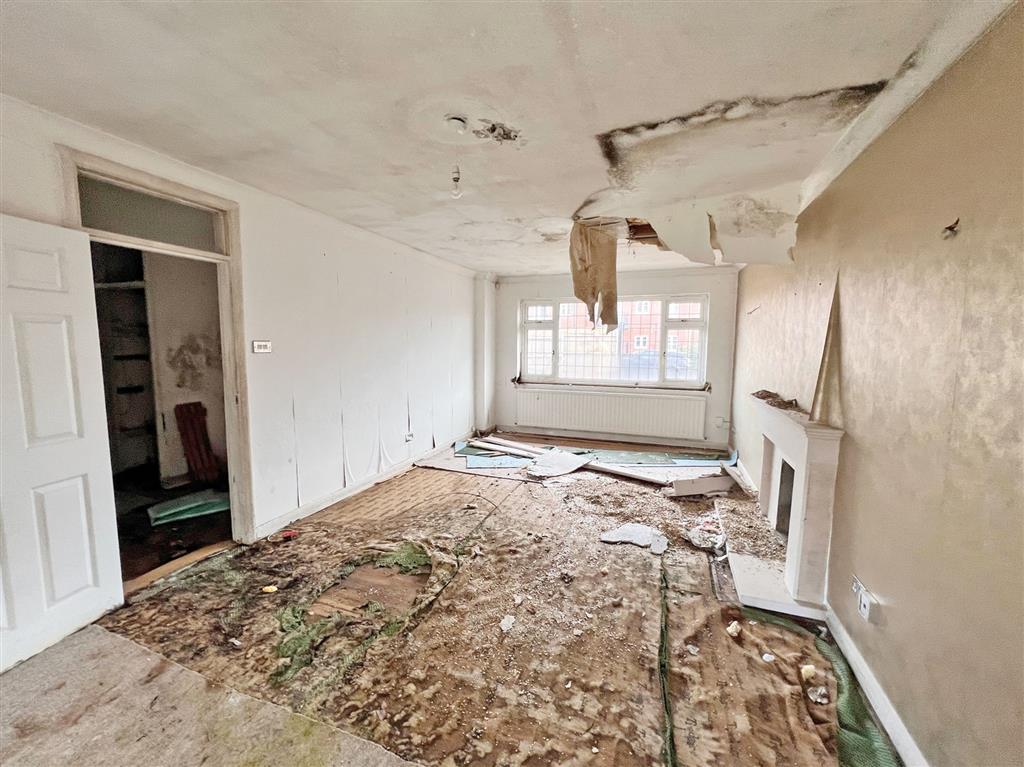 5, Barrowsfield, Sanderstead, SOUTH CROYDON, Surrey, CR2 9BZ