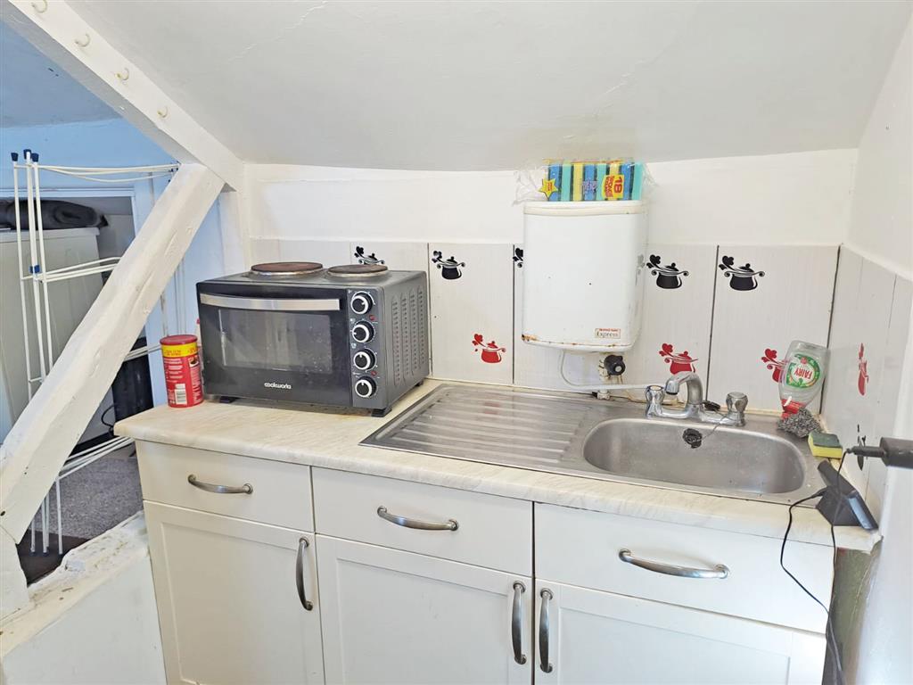 Flat 6, 21-23, Green Lane, REDRUTH, Cornwall, TR15 1JZ