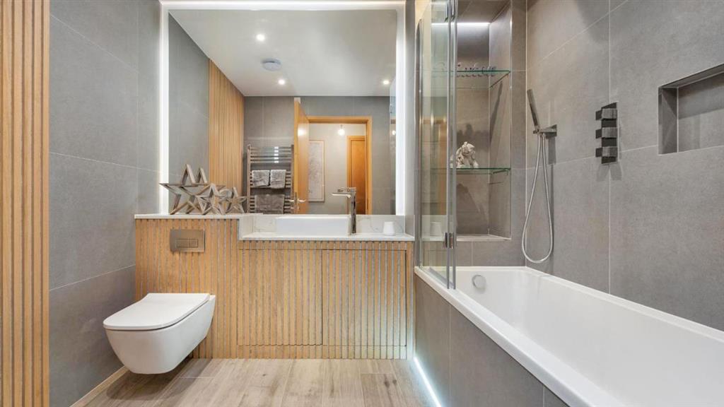 Flat C, Connor Court, Alfreda Street, Battersea, London, SW11 5HF