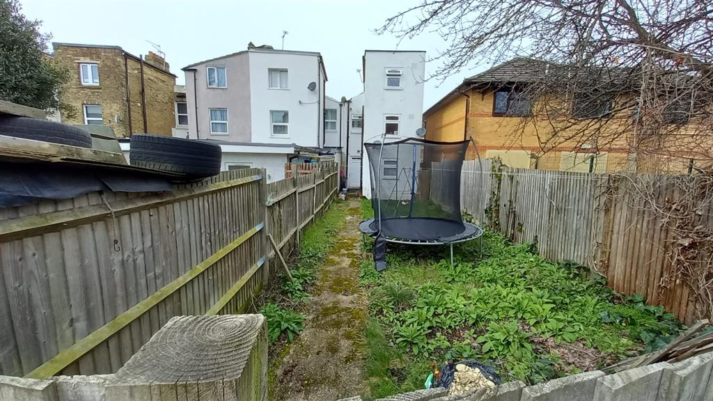 2a, Hencroft Street North, SLOUGH, Berkshire, SL1 1RD