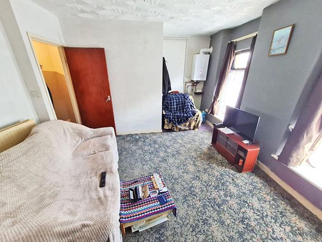 51, Perrott Street, TREHARRIS, Mid Glamorgan, CF46 5ET