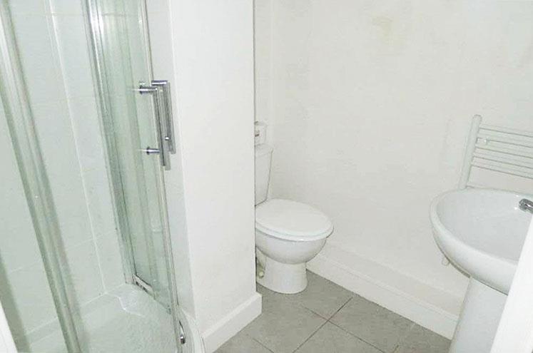 Flat 6, Howgate House, 3, Wellington Road, DEWSBURY, West Yorkshire, WF13 1HF