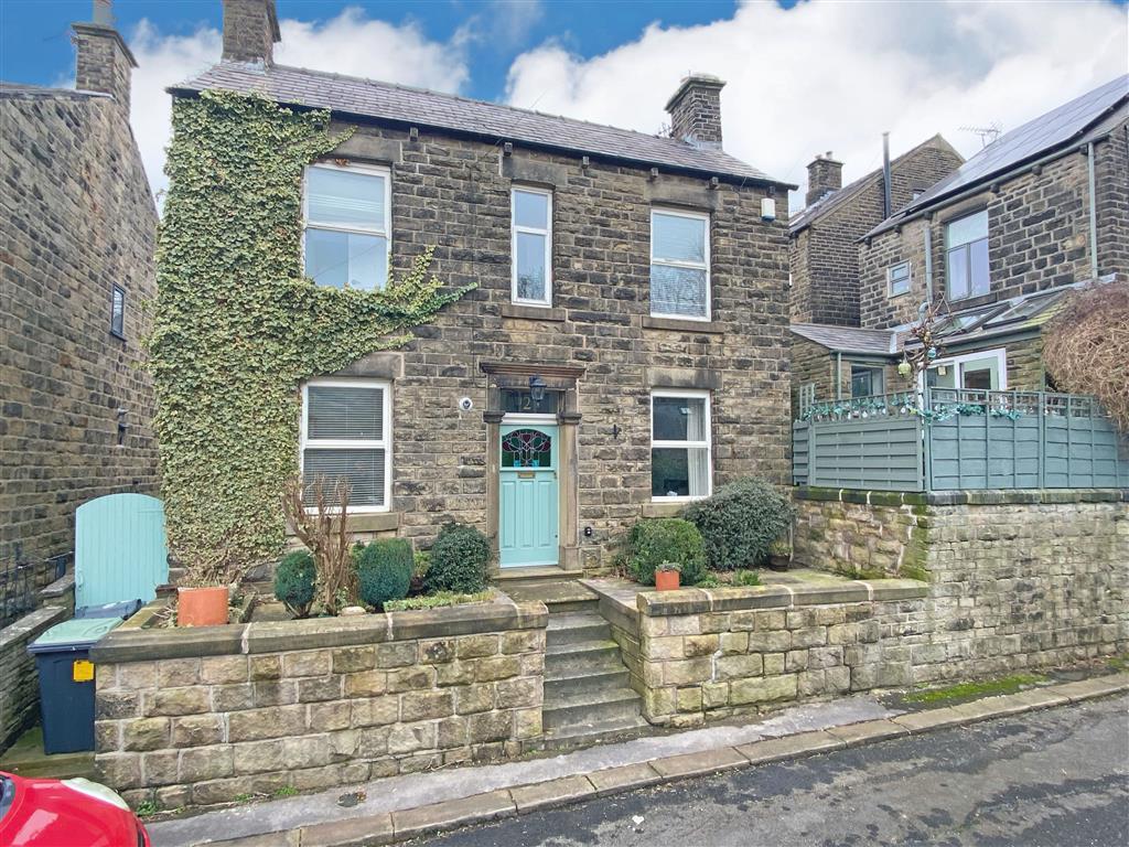 2, Slatelands Avenue, GLOSSOP, Derbyshire, SK13 6LJ