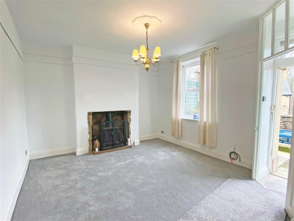 2, Slatelands Avenue, GLOSSOP, Derbyshire, SK13 6LJ