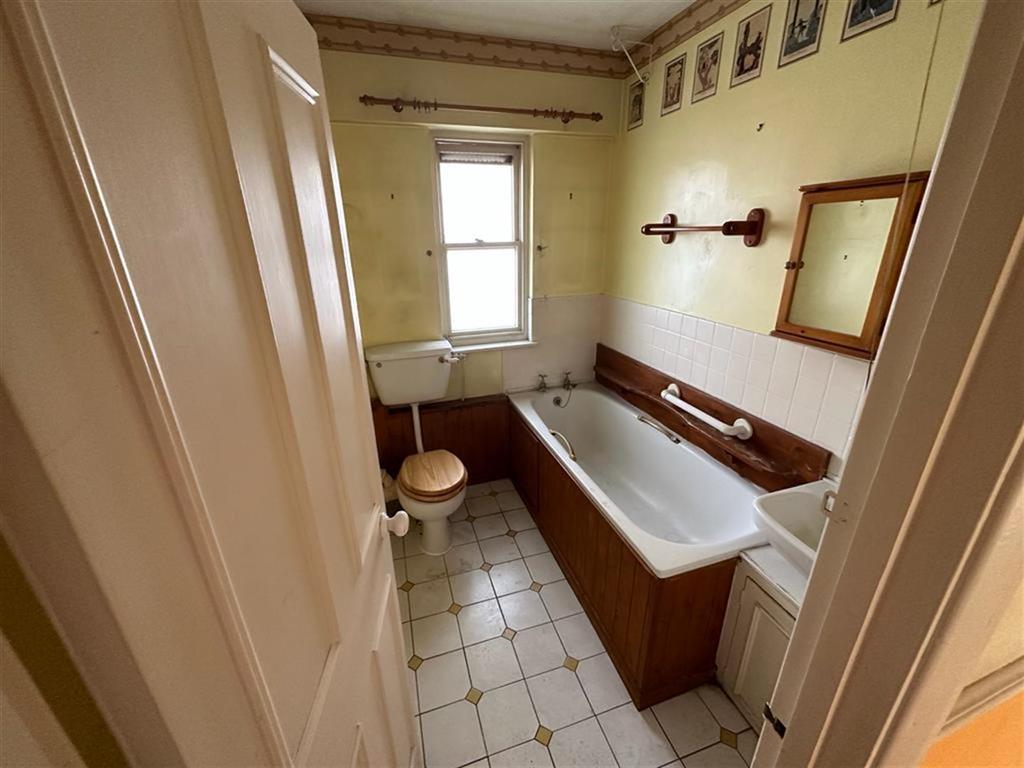 Flat E, Estate House 225-231, Upper Richmond Road, LONDON, London, SW15 6SJ