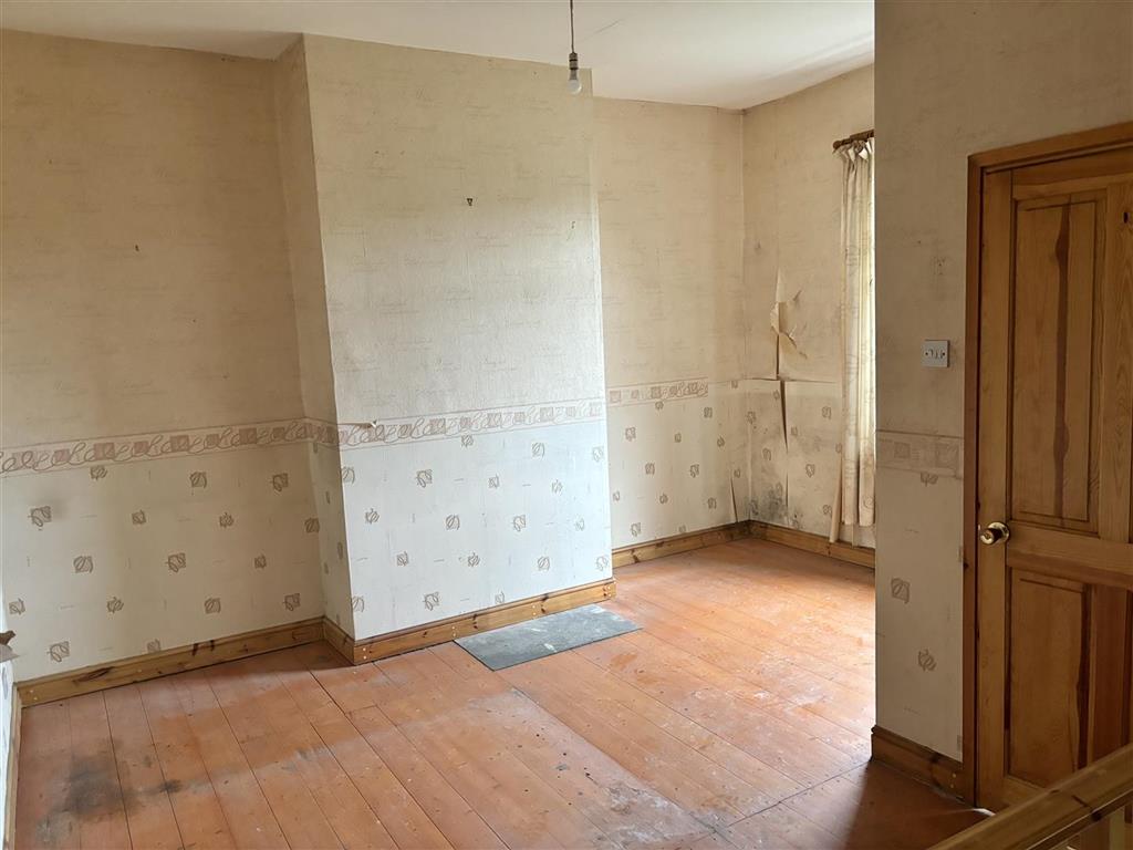718, Manchester Road, HUDDERSFIELD, West Yorkshire, HD7 5QY