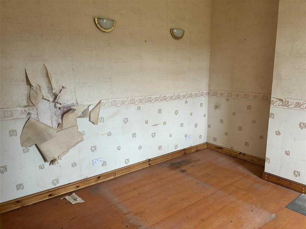 718, Manchester Road, HUDDERSFIELD, West Yorkshire, HD7 5QY