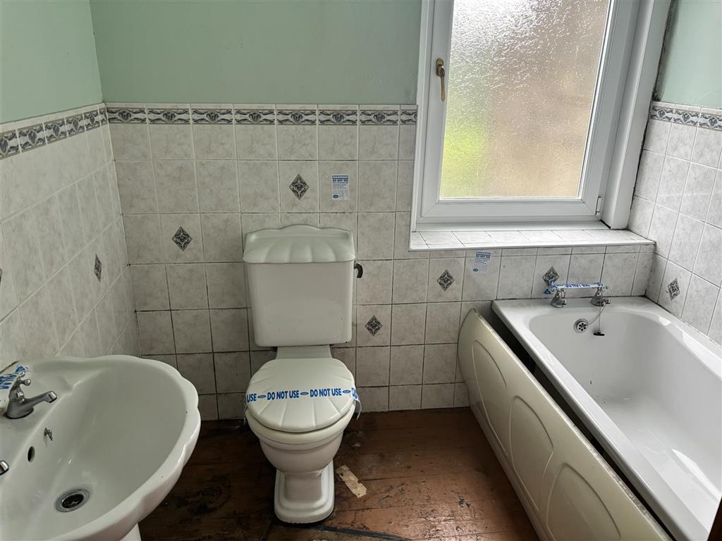 718, Manchester Road, HUDDERSFIELD, West Yorkshire, HD7 5QY