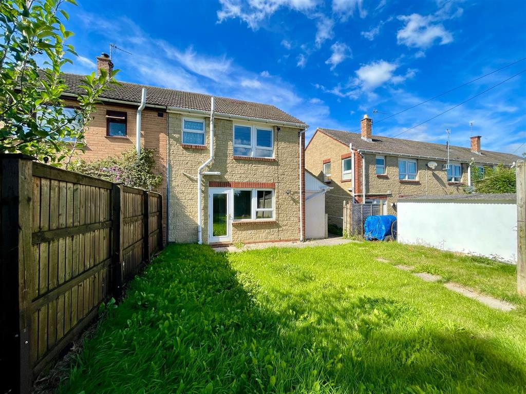 22, New Close, CREWKERNE, Somerset, TA18 7QY