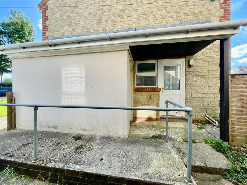 22, New Close, CREWKERNE, Somerset, TA18 7QY