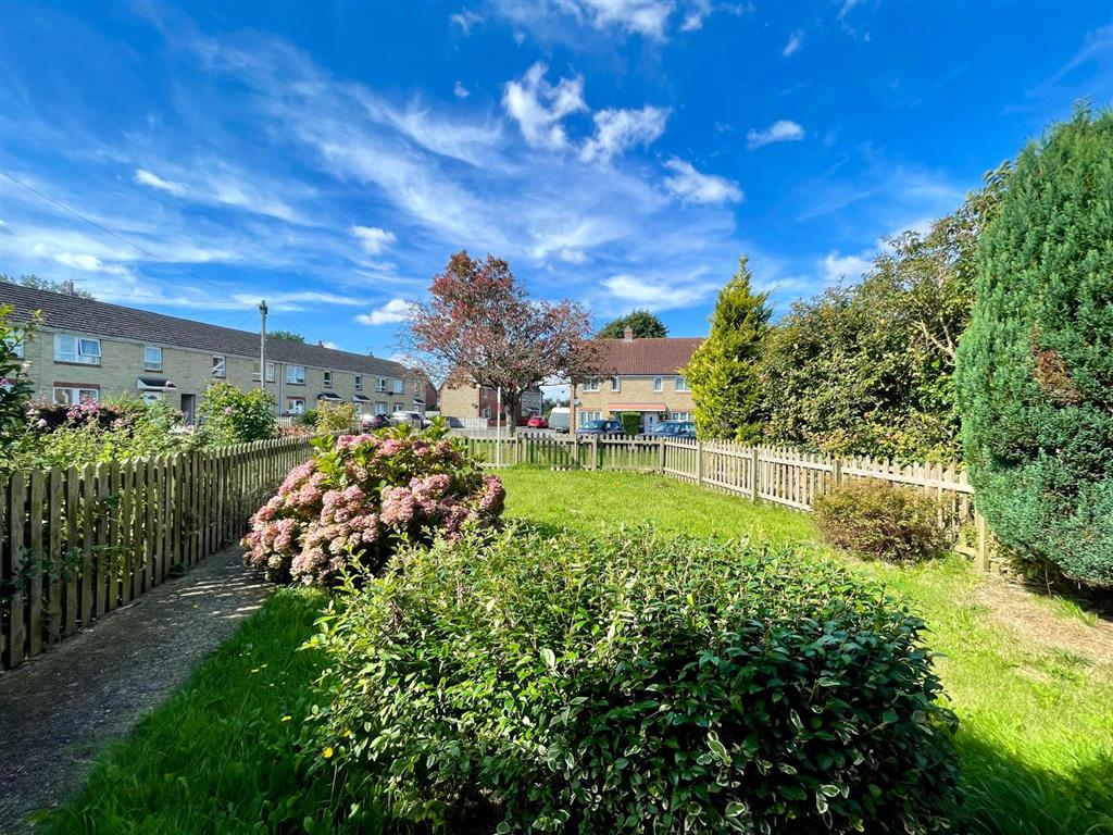 22, New Close, CREWKERNE, Somerset, TA18 7QY
