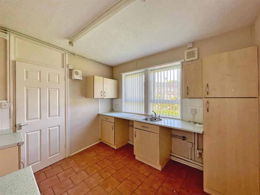 22, New Close, CREWKERNE, Somerset, TA18 7QY