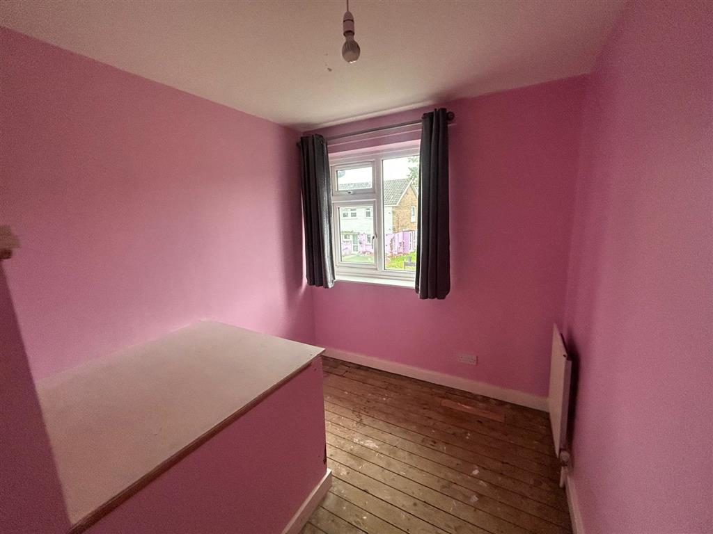 2, Ramsey Close, HORLEY, Surrey, RH6 8RE
