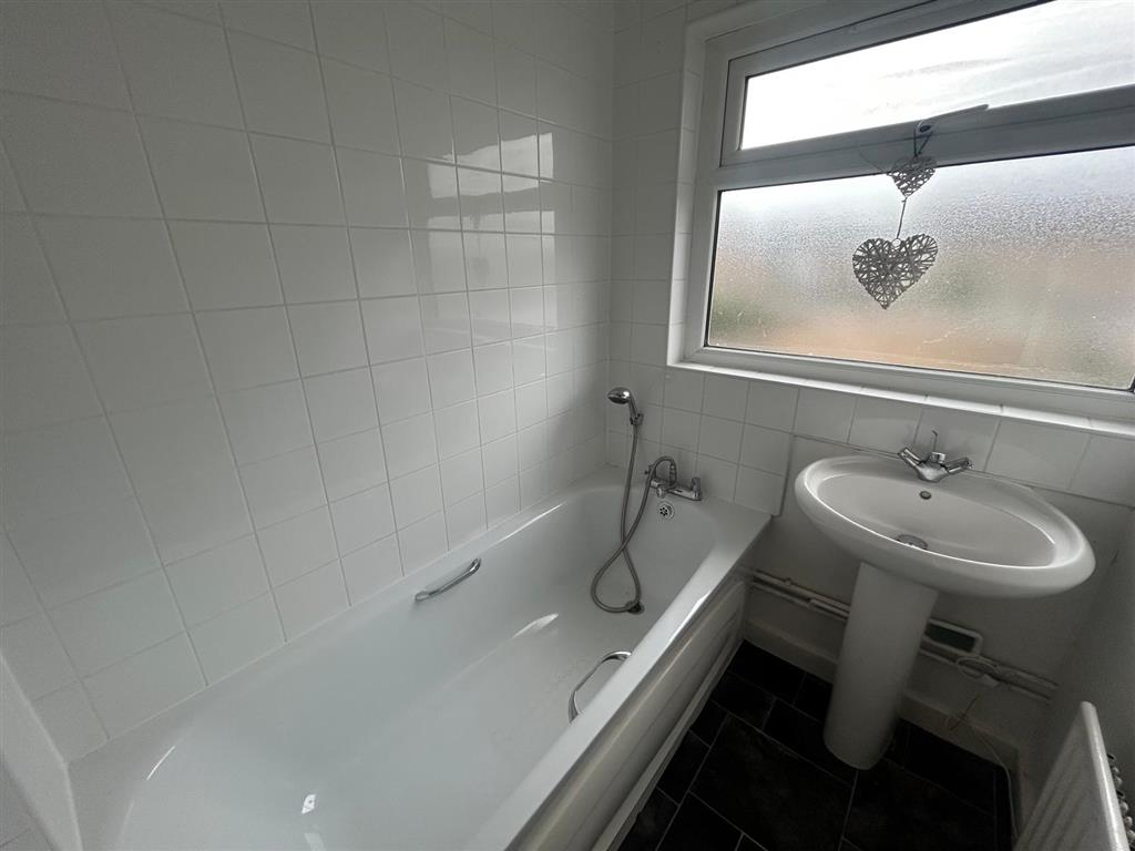 2, Ramsey Close, HORLEY, Surrey, RH6 8RE