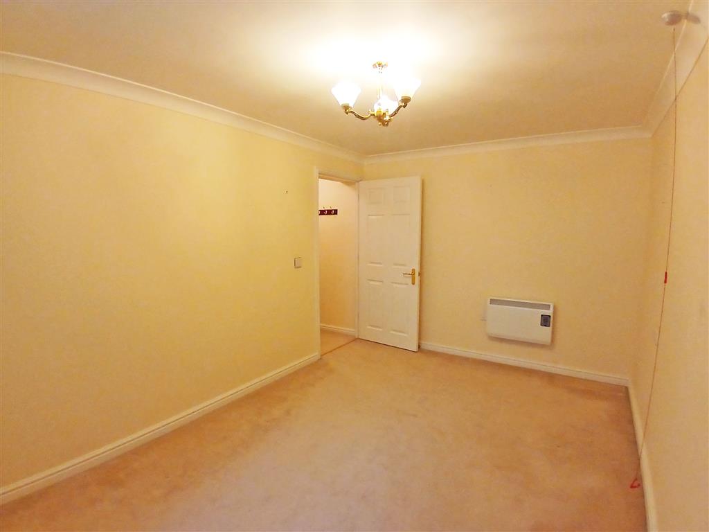 Flat 18, Kingsley Court, Windsor Way, ALDERSHOT, Hampshire, GU11 1HZ