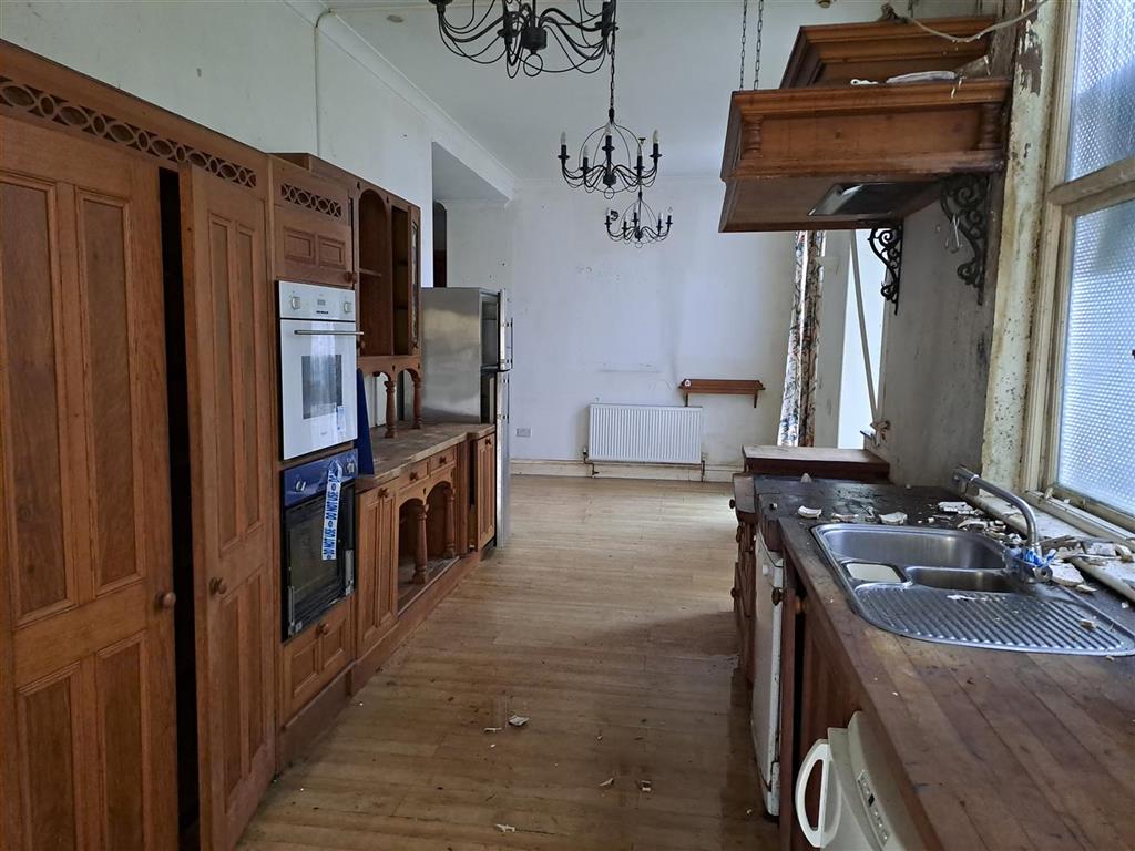 1 Penare Court, Penare Gardens, PENZANCE, Cornwall, TR18 2AR