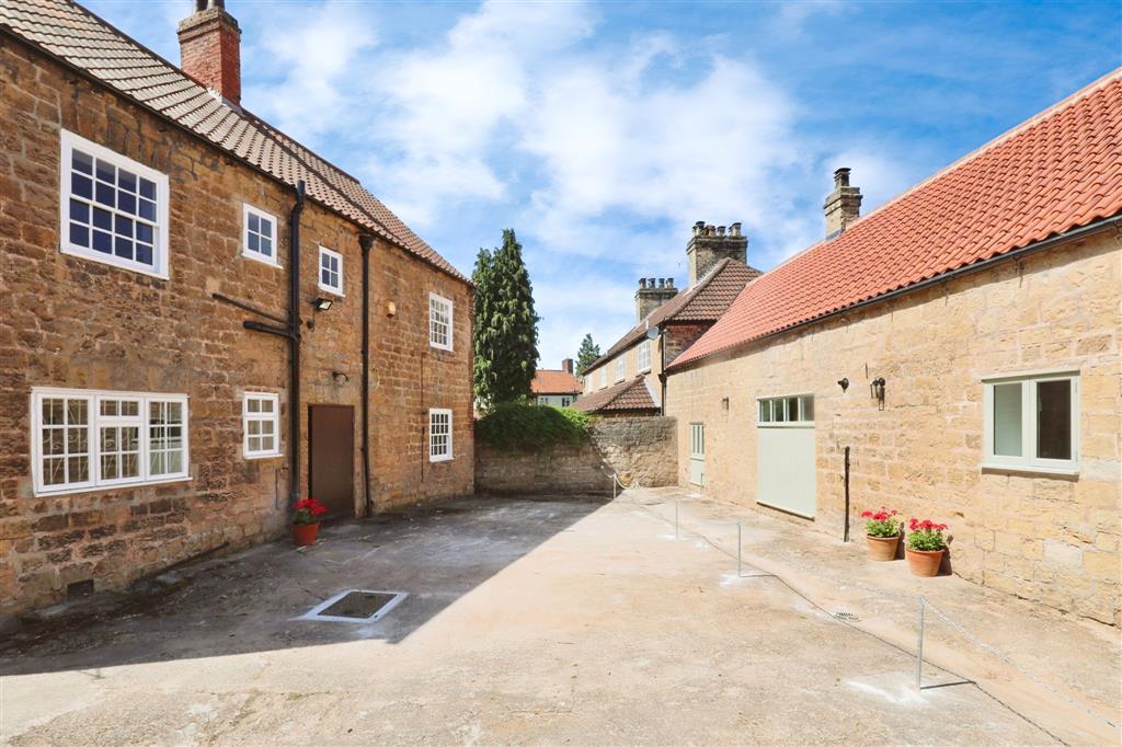 Ivy House, Old Gateford Road, WORKSOP, Nottinghamshire, S81 8AZ