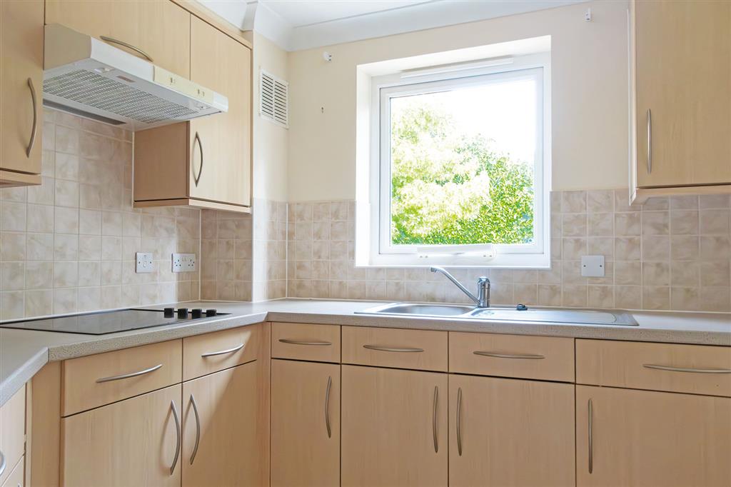 Flat 11, Risingholme Court, High Street, HEATHFIELD, East Sussex, TN21 8GB