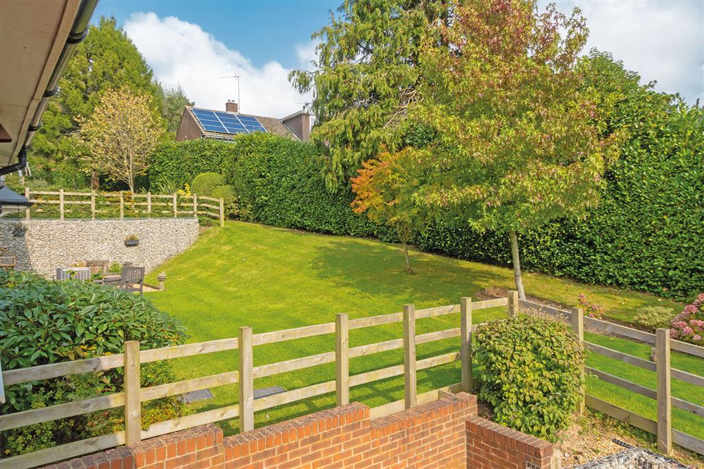Flat 11, Risingholme Court, High Street, HEATHFIELD, East Sussex, TN21 8GB