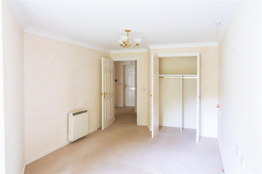 Flat 11, Risingholme Court, High Street, HEATHFIELD, East Sussex, TN21 8GB
