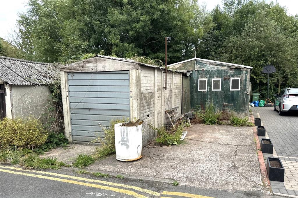 4, Woodman Road, HALESOWEN, West Midlands, B63 3EJ