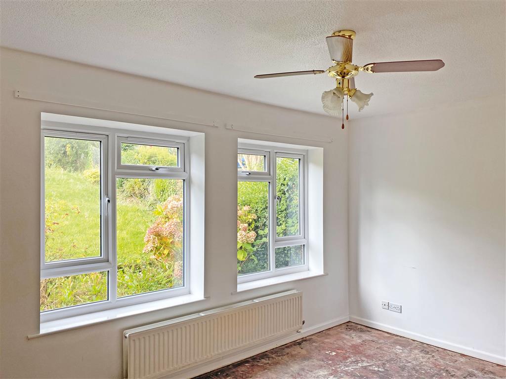 33, Furland Road, CREWKERNE, Somerset, TA18 8DE