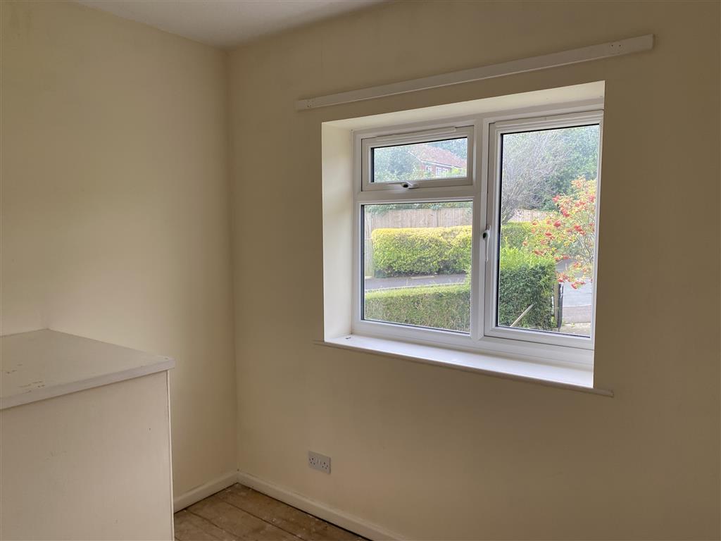 33, Furland Road, CREWKERNE, Somerset, TA18 8DE